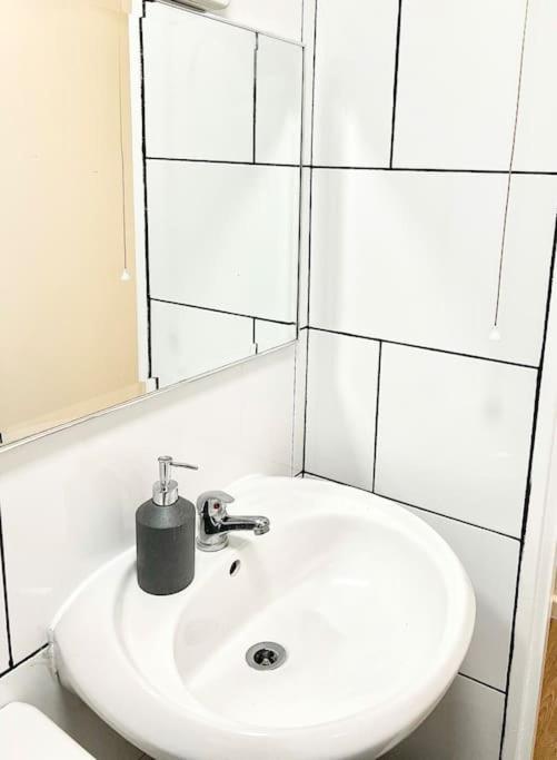 Gorgeous Flat 10 Min Walk To Stadium Free Parking Londyn Zewnętrze zdjęcie